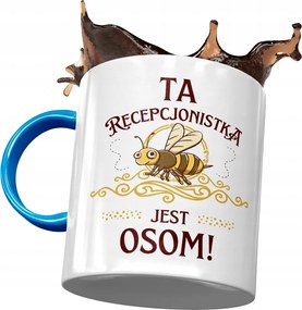 Kék Bögre A Recepciósnak Van Egy Darázs Nyomtatott Fotóval