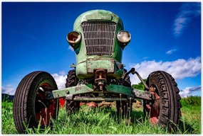 Poszterek 120x80 Régi traktor a tisztáson