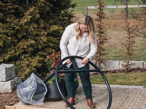 Világosszürke TROPIKAL függőfotel fekete állvánnyal