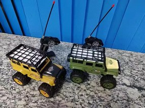 Négy csatornás világítós Távirányítós Land Rover Defender Mászó Autó (akkut tartalmaz)