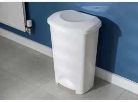 Fekete műanyag pedálos szemetes 50 l – Addis