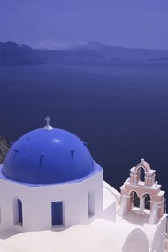 Poszter 30x45cm Templom kupolája Santorini sziget szikláján, Assaf Frank