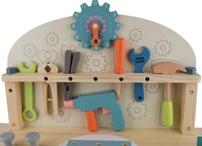 Gyermekműhely fából készült szerszámokkal