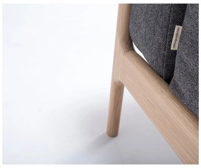 Fawn tölgyfa fotel sötétszürke szövet ülőrésszel - Gazzda