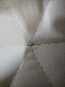 AKCIÓ Mango étkezőszék öko bőrből fekete lábakkal, fehér II. osztály