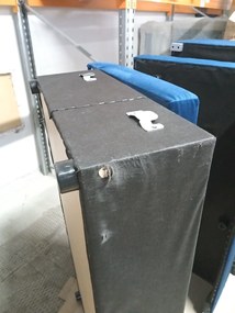 AKCIÓ Sötétkék kihúzható sarokkanapé ZENOVA 220x140 cm, kétoldalas II. osztályú