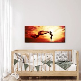 Kép - egy nő sziluettje a naplementében (120x50 cm)
