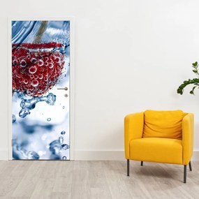 Fotótapéta ajtóra - Málna részlete a vízben (95x205cm)
