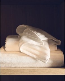 Fehér frottír pamut fürdőlepedő 70x140 cm Navira – Kave Home