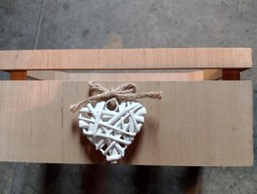 Tojástartó állvány Ez a dekoratív, fából készült tojástartó 6 tojás tárolására alkalmas