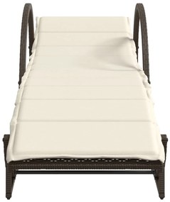 2 db barna polyrattan napozóágy asztallal