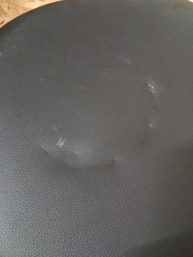 AKCIÓ Fehér-fekete BALI MARK szék bükkfa lábakkal II. osztály