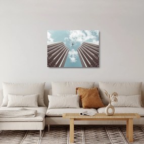 Repülőgép az épületek között képe (üvegen) (70x50 cm)