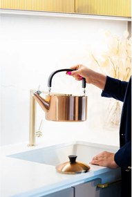 Rézszínű rozsdamentes acél vízforraló kanna 1,5 l Diamante – Vialli Design