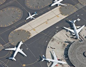 Illusztráció Aerial view of airport and runway, Johannes Mann