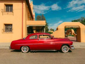 Illusztráció Classic Red Mercury Car in Old, Marcia Straub