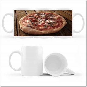 Pizza mintás bögre fa asztalon