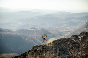 Fotográfia Woman running on mountain, miljko