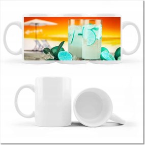 Fotós bögre Ital vodkával a tengerparton