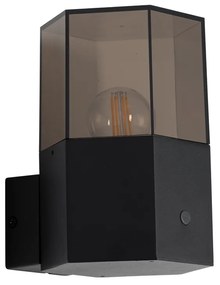 Kültéri fali lámpa fekete füstüveg hatszöglettel és szürkületi érzékelővel - Denmark