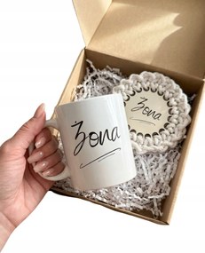 „Feleség” ajándékszett – bögre kézzel készített makramé alátét