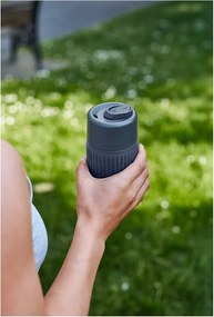 Sötétszürke üveg utazóbögre 340 ml – Black + Blum