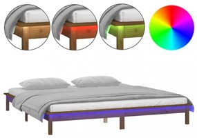 mézbarna tömör fa ágykeret LED-ekkel 200 x 200 cm