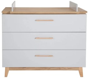 Világosszürke alacsony gyerek komód pelenkázó feltéttel tölgyfa dekorral 117x104 cm Caro – Roba