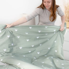 Goldea krepp ágyneműhuzat - szívecskék, zsálya színű alapon 140 x 200 és 70 x 90 cm