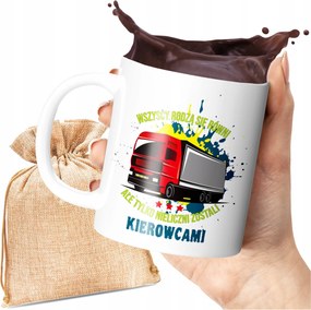 Nyomott Mintás Bögre Mindenki Egyenlőnek Születik, De Kevesen Lettek Sofőrök