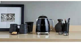 Fekete rozsdamentes acél vízforraló 800 ml Retro Style – SMEG