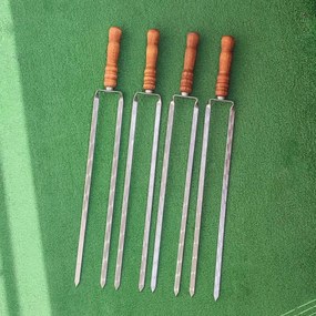 Dupla grillcsipesz fa nyéllel – kézimunka 1db