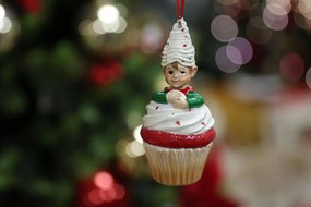 Klasszik karácsonyi dekor manó, muffinban 11cm