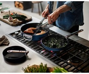 Serpenyő fedővel, kerámia felülettel ø 28 cm Space – Joseph Joseph