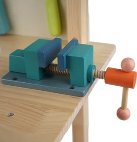 Gyermekműhely fából készült szerszámokkal