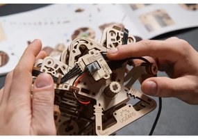 Ugears - 3D fából készült mechanikus kirakó: V8-motor