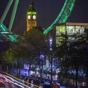 Poszter 40x40cm Éjszakai felvétel a londoni utcáról, millenniumi körrel a háttérben, Ass