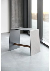 Szürkésbézs fém ülőke Bull – LIND DNA