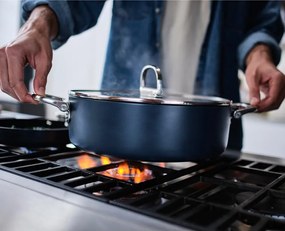 Indukciós tűzhelyhez alkalmas lábas fedővel, kerámia felülettel Space – Joseph Joseph