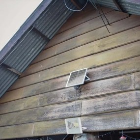 LED Kültéri napelemes reflektor LED/12W/3,2V IP65 4000K + távirányító