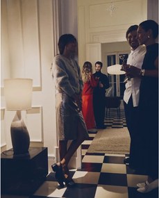 Fehér-világosszürke asztali lámpa textil búrával (magasság 77 cm) Viona – Kave Home