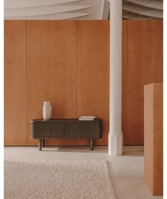 Sötétbarna TV-állvány kőrisfa dekorral 120x50 cm Mailen – Kave Home