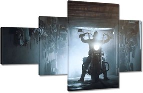 Képek 130x80 Egy motoros garázsában