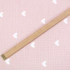 Goldea pamut krepp anyag - szívecskék, púderrózsaszín alapon 160 cm