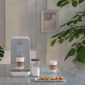 SMEG Automatický kávovar BCC13 na cappucino 19 barů s dávkovačem mléka, 1,4l, černá - Smeg