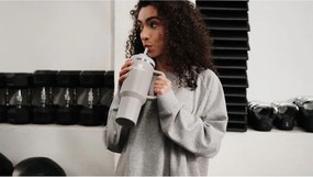 Világosszürke rozsdamentes acél termosz szívószállal 890 ml Quencher H2.O FlowState™ Tumbler Ash – Stanley