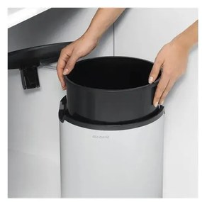 Fehér acél beépíthető szemetes 15 l – Brabantia