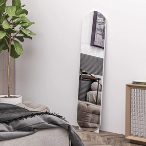 HOMCOM Ívelt Álló Tükör 150 cm, Nagy Tükör Tárolópolccal, Fali vagy Álló Használatra, Hálószobába, Bejárathoz, Előszobába, Fehér | Aosom
