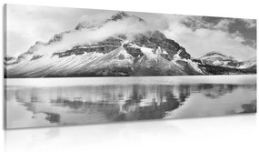 Kép tó gyönyörű tó közelében fekete fehérben