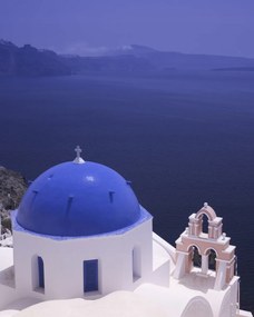 Poszter 40x50cm Templom kupolája Santorini sziget szikláján, Assaf Frank